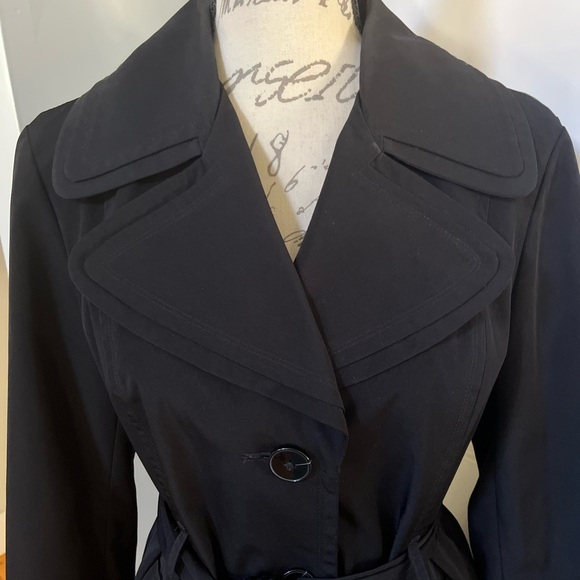 London Fog Black Belted Trench Coat. Women's Size: M. - Picture 3 of 13